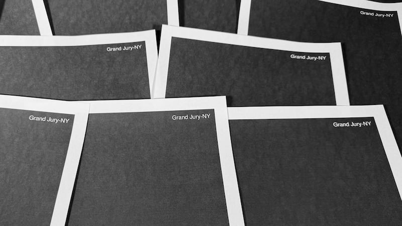 Páginas de un archivo de un jurado investigador de Nueva York, completamente censuradas, en...