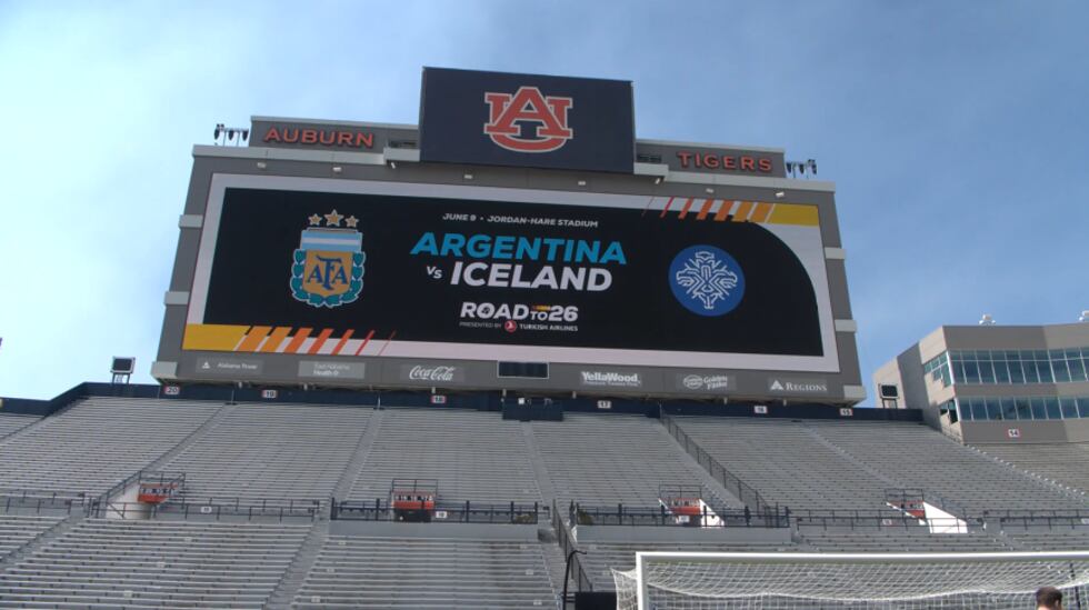El estadio Jordan Hare de Auburn albergará un histórico partido de fútbol internacional entre...