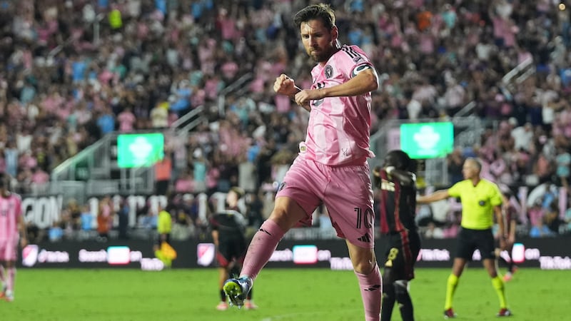 Lionel Messi festeja tras marcar un gol para Inter Miami en el partido de la MLS contra...