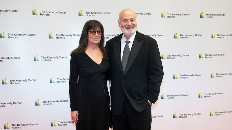 ARCHIVO - Rob Reiner y Michele Reiner en la alfombra roja de una gala en Washington, D.C., el...