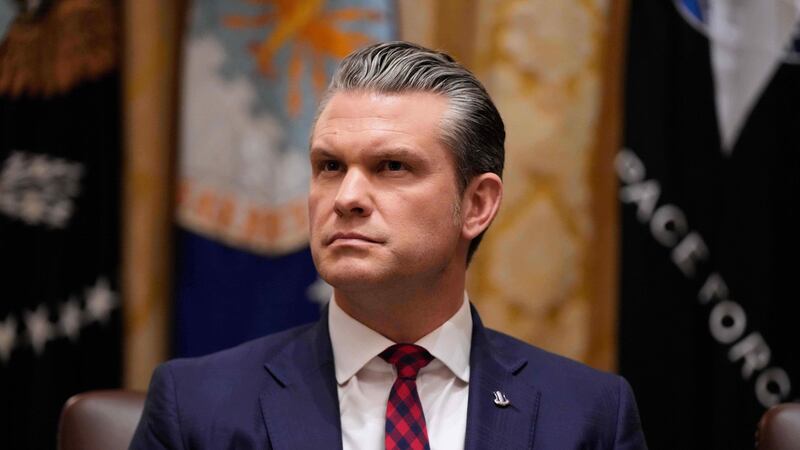 El secretario de Defensa de Estados Unidos, Pete Hegseth, durante una reunión de gabinete con...