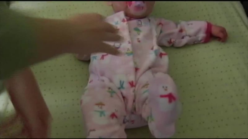 Familia demanda al fabricante de fórmula infantil retirada luego de que bebé pasara dos...