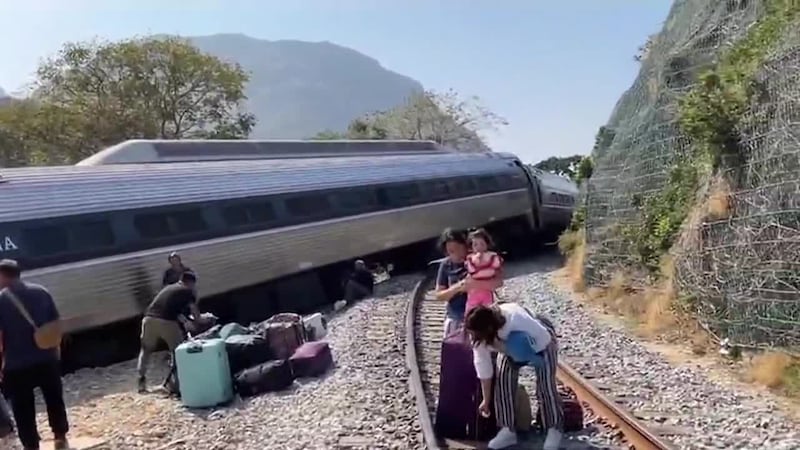 Descarrilamiento de Tren Interoceánico en el sur de México deja 13 muertos y decenas de...